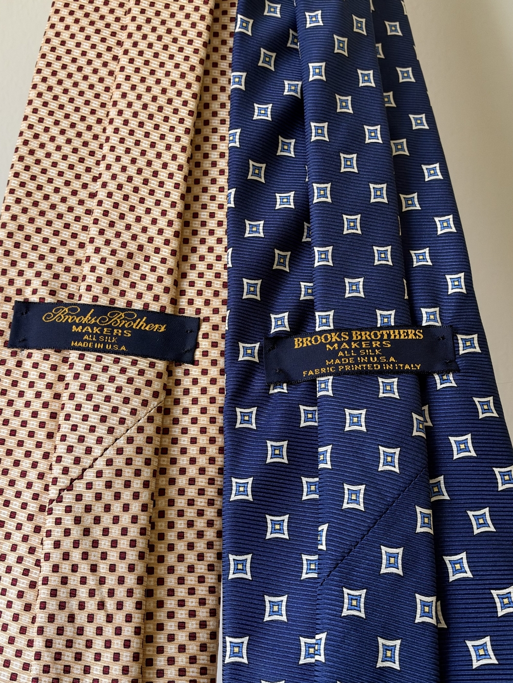 Lot Of 2 Brooks Brothers Silk Tie Duo in Navy Blue and Cream with Red Accents